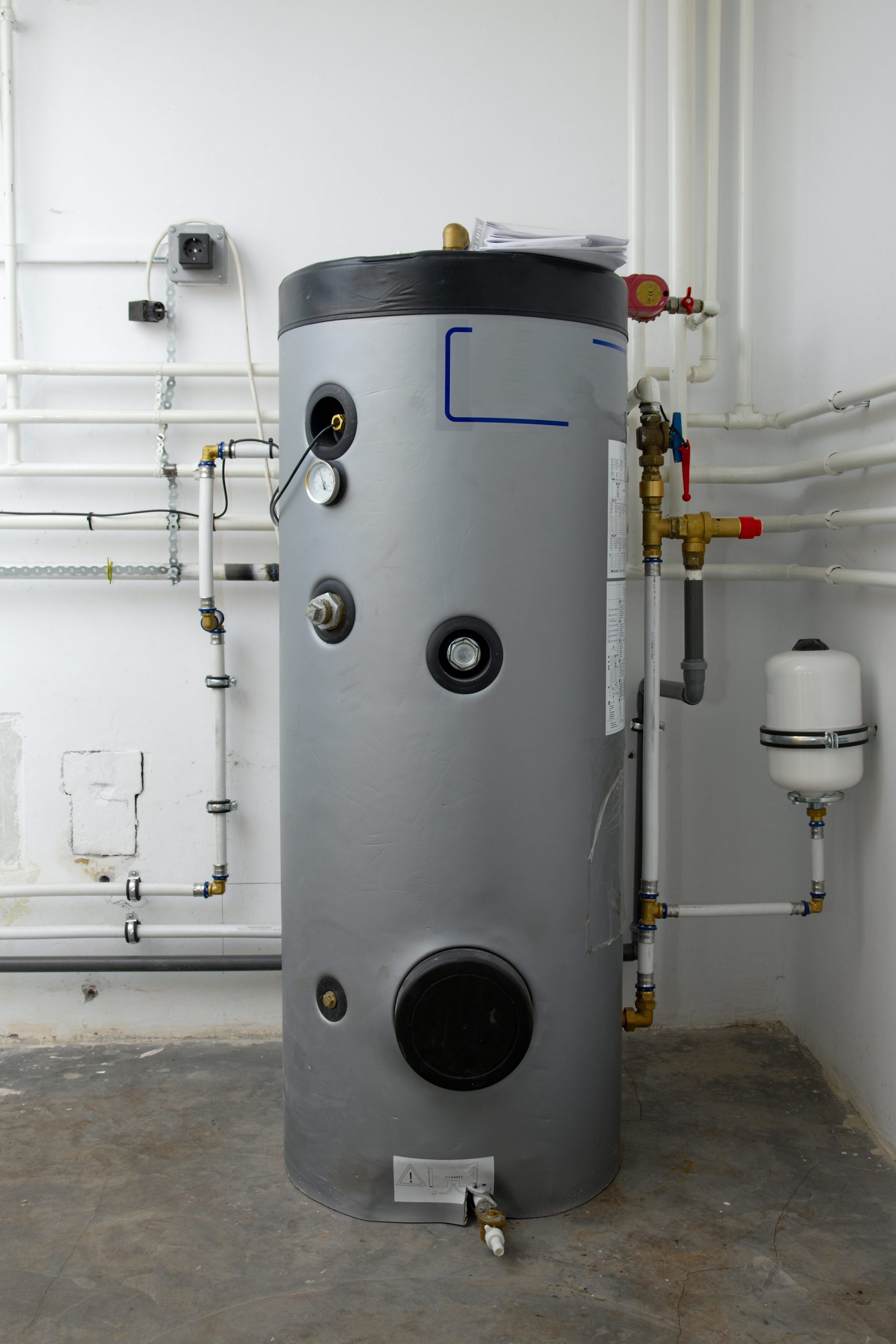 Hot water tank